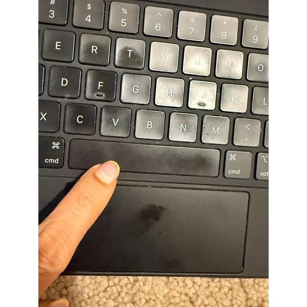 Used Black iPAD MAGIC KEYBOARD